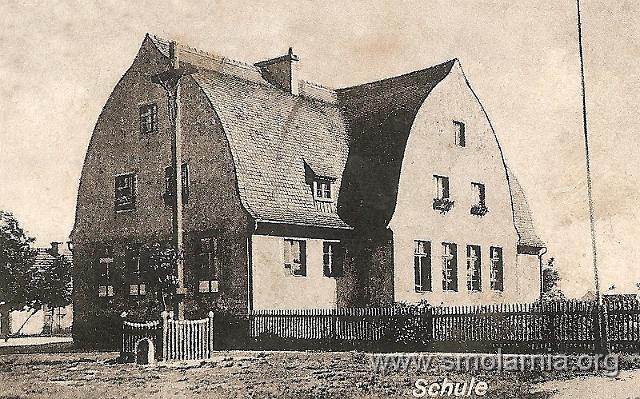 widokowka Smolarnia szkola.jpg - Budynek szkoły w Smolarni, lata 30. XX w.
